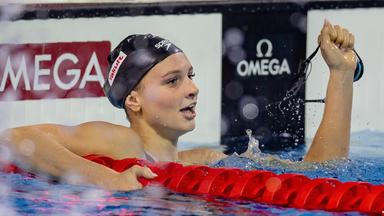 Summer McIntosh am 14.12.2024 während der CAN World Aquatics Short Course Championships.