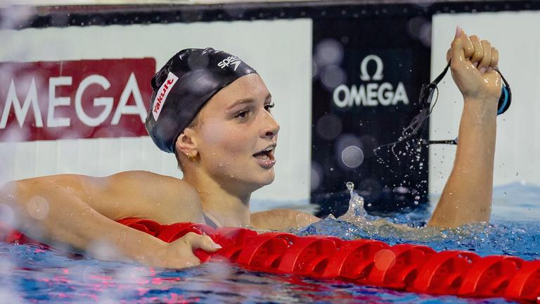 Summer McIntosh am 14.12.2024 während der CAN World Aquatics Short Course Championships.