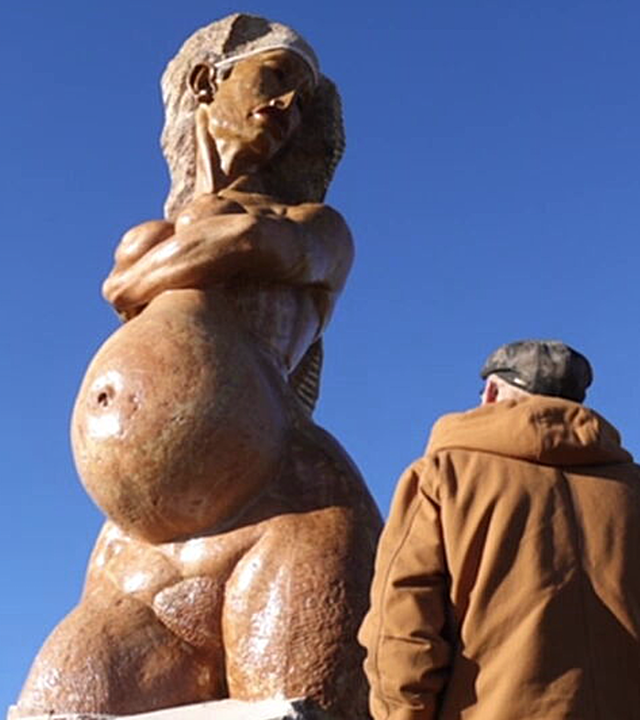 Nackte Frauenstatue sorgt für Aufregung