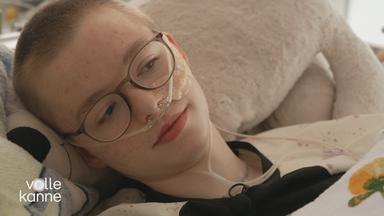 Eine ME/CFS-Erkrankte liegt im Bett.