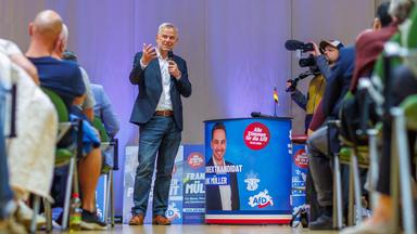 Leif-Erik Holm (M), Spitzenkandidat der AfD für die Landtagswahl in Mecklenburg-Vorpommern, spricht beim Bürgerdialog in den "Bürgerstuben". Am 20.09.2026 wird in Mecklenburg-Vorpommern ein neuer Landtag gewählt.