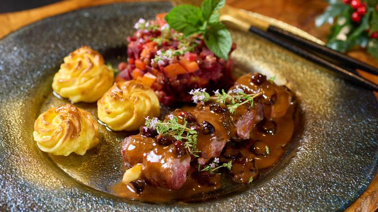 Medaillons vom Lammlachs auf Zitronengrasspieß