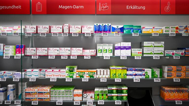 Medikamente in einer Apotheke (Symbolbild)