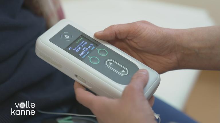 Bediengerät in einer Hand