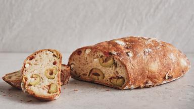 Abgeschnittene Scheiben des Baguettes