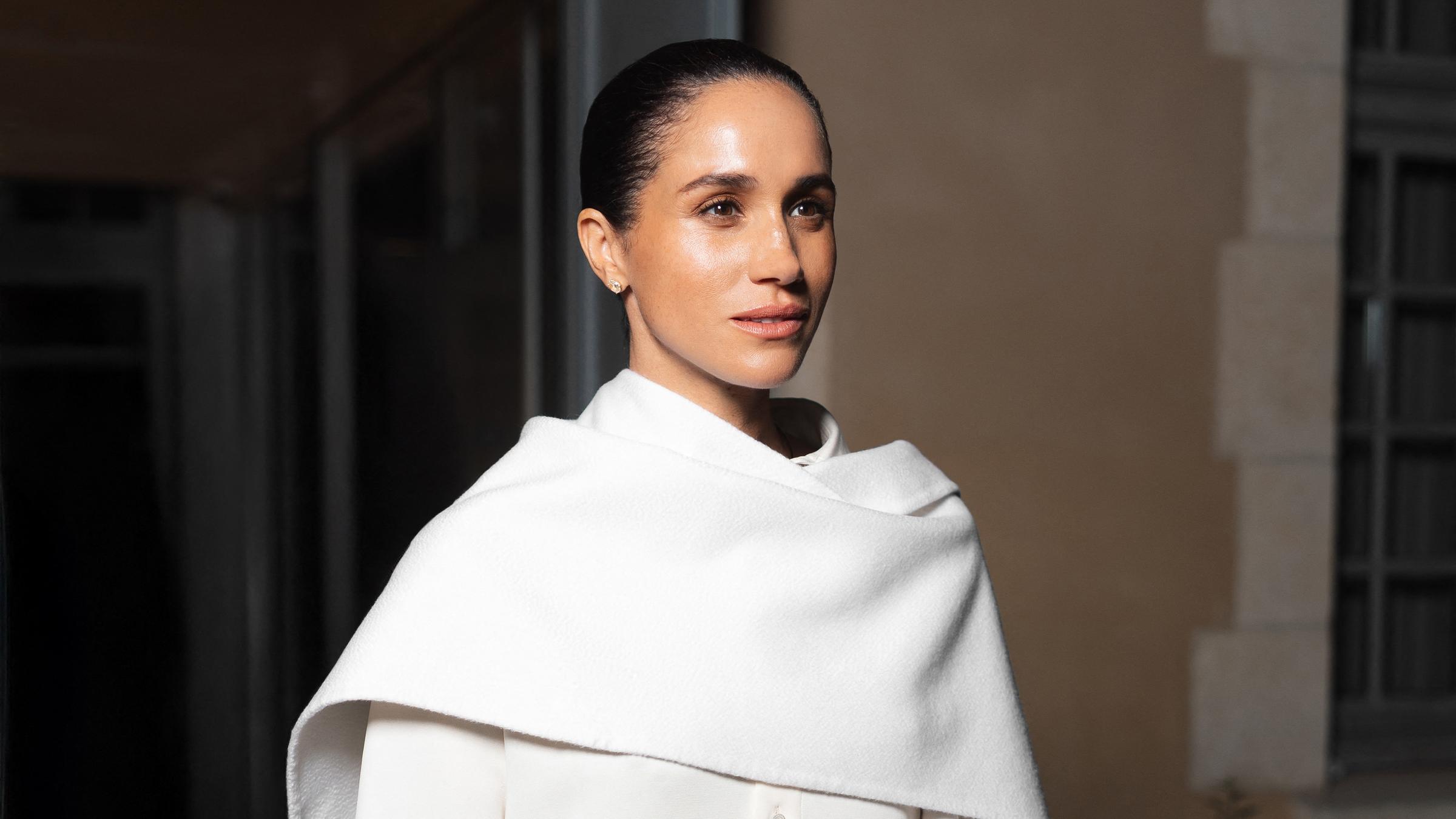 Herzogin Meghan Markle bei der Balenciaga Modenschau der Pariser Fashion Week am 04.10.2025.