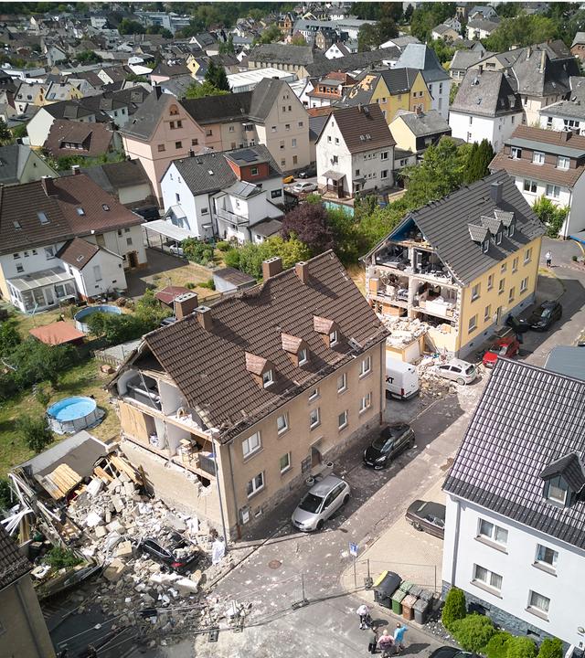 Rheinland-Pfalz, Höhr-Grenzhausen: In Höhr-Grenzhausen wurden zahlreiche Häuser durch das Unwetter beschädigt