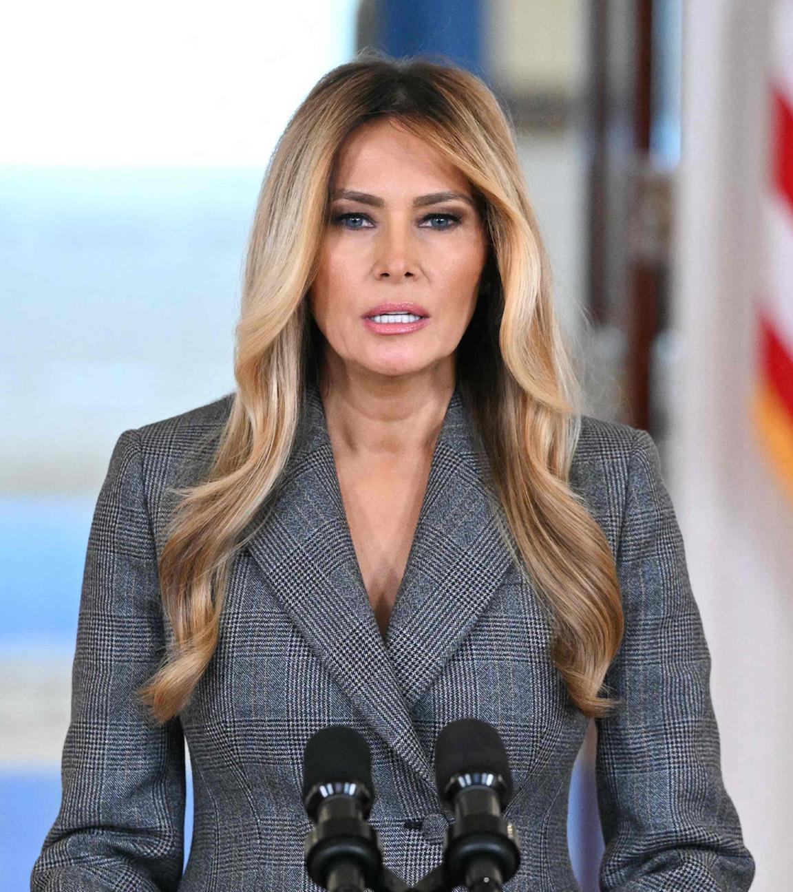 US-First Lady Melania Trump spricht am 9. April 2026 in der Cross Hall des Weißen Hauses in Washington, D.C.