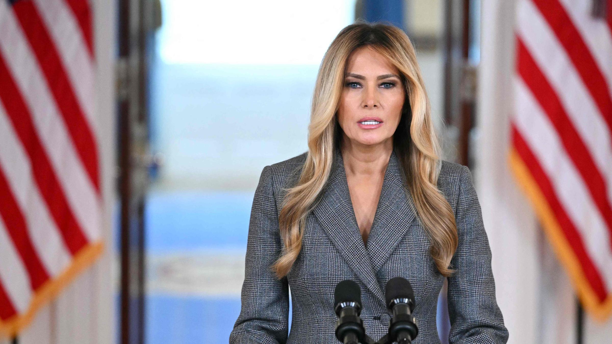 US-First Lady Melania Trump spricht am 9. April 2026 in der Cross Hall des Weißen Hauses in Washington, D.C.
