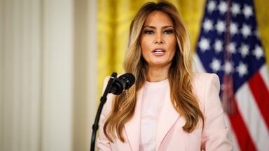 Melania Trump hält eine Rede.