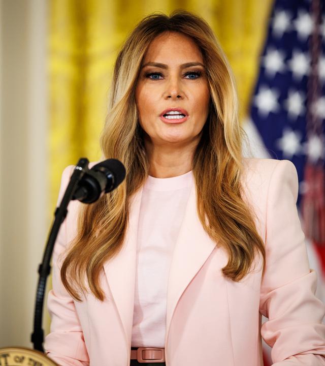 Melania Trump hält eine Rede.