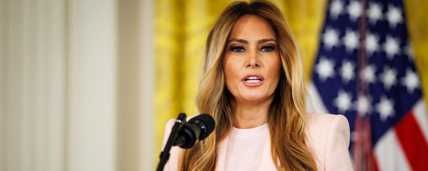 Melania Trump hält eine Rede.
