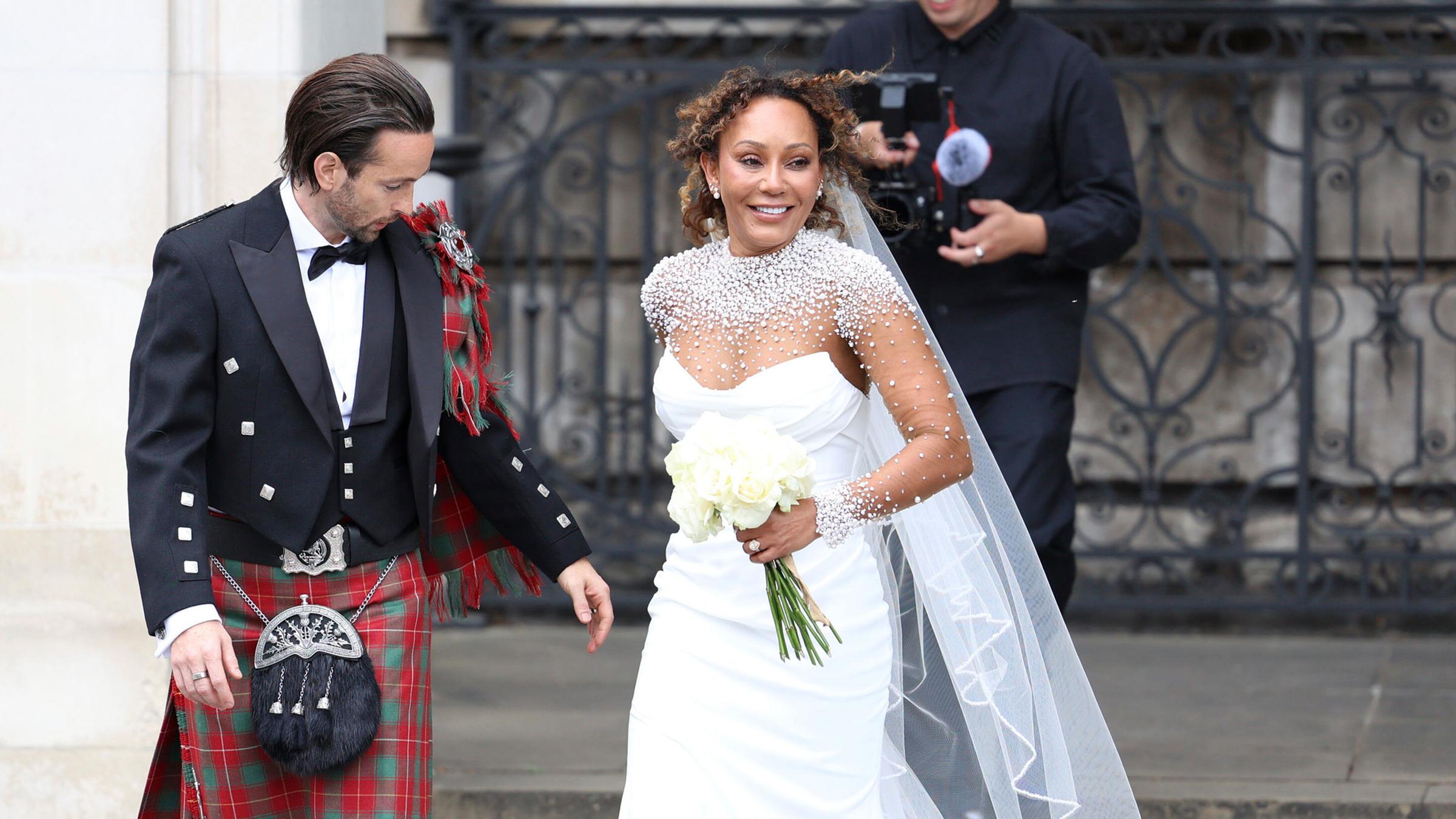 Spice Girl Melanie Brown, bekannt als Mel B, und ihr Ehemann, Friseur Rory McPhee, verlassen nach ihrer Hochzeit am Samstag, dem 5. Juli 2025, die St. Paul’s Cathedral in London.