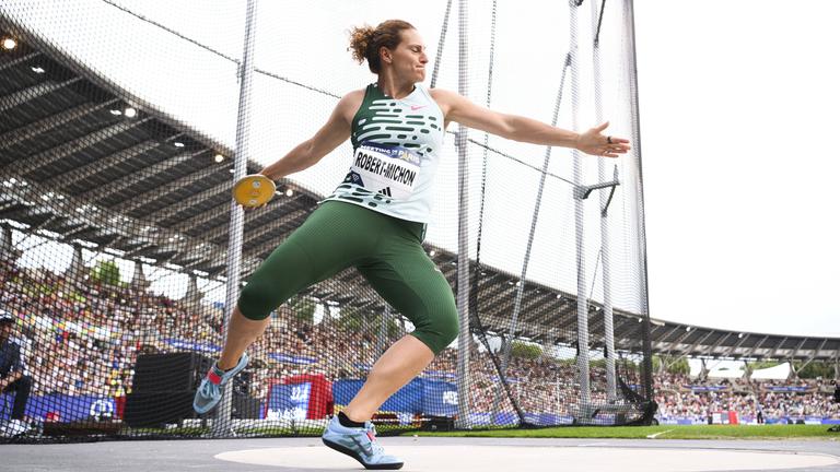 Eine der beiden Fahnenträger für Frankreich ist Diskuswerferin Melina Robert-Michon. Die 45-Jährige gewann Olympia-Silber bei den Spielen 2016.