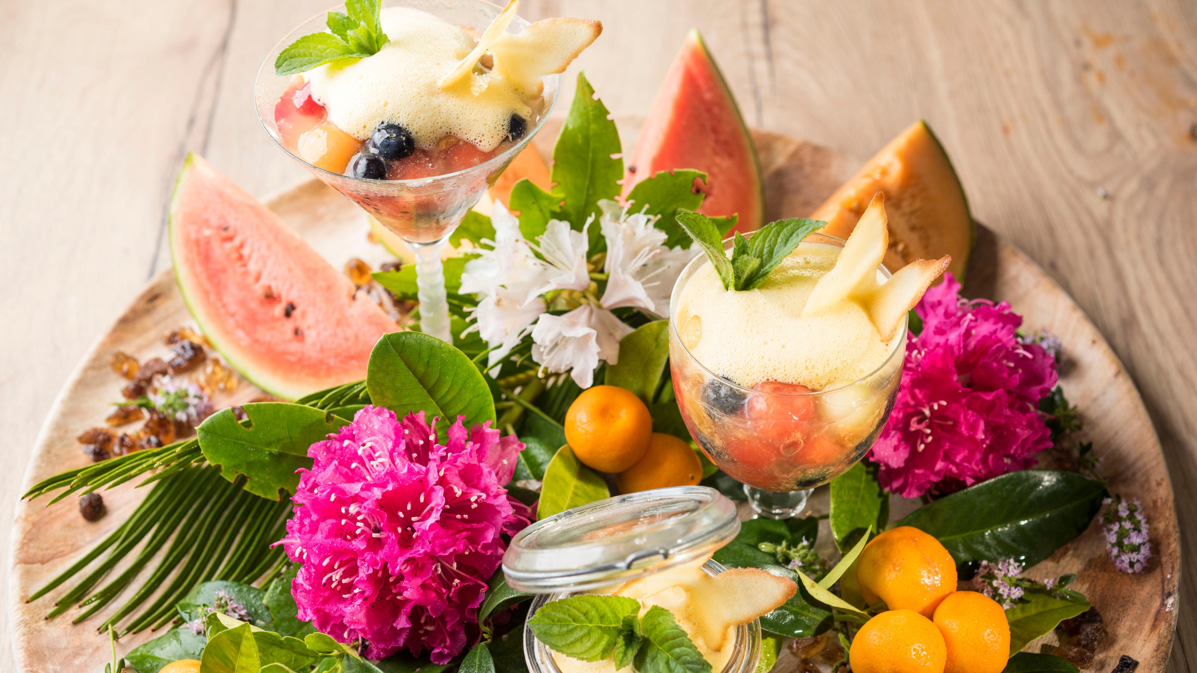 Melonengrütze mit Amarettini und Orangen-Ingwerschaum