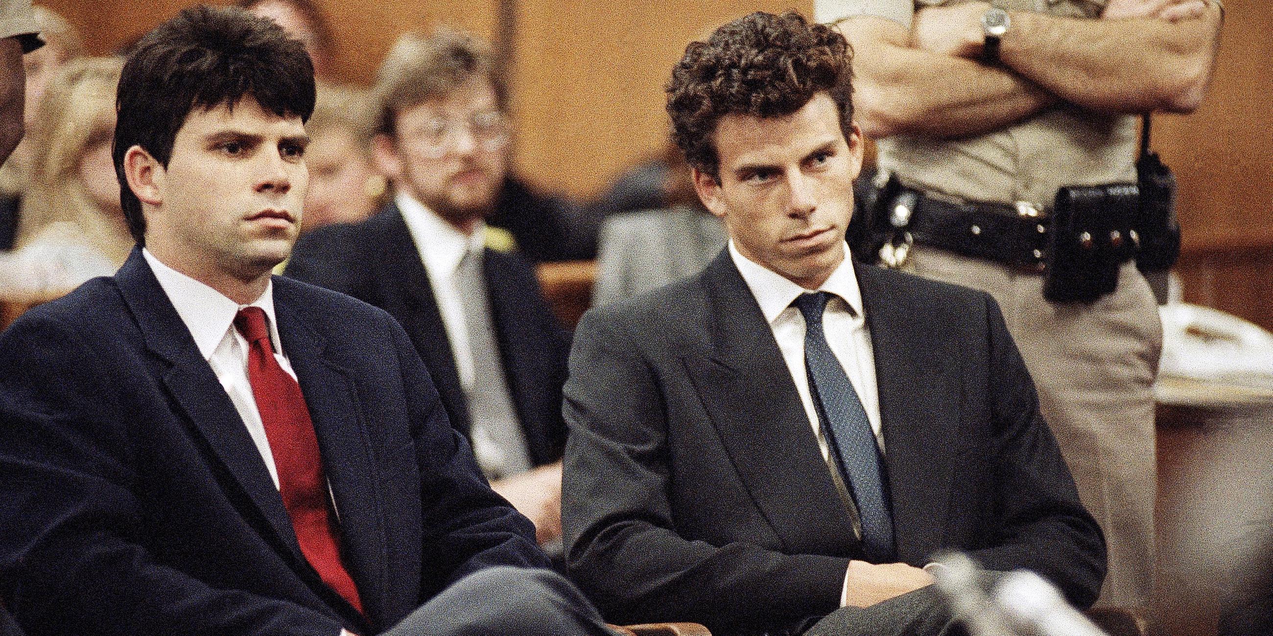  Lyle (l) und Erik Menendez vor Gericht in Beverly Hills im März 1990.