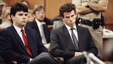  Lyle (l) und Erik Menendez vor Gericht in Beverly Hills im März 1990.