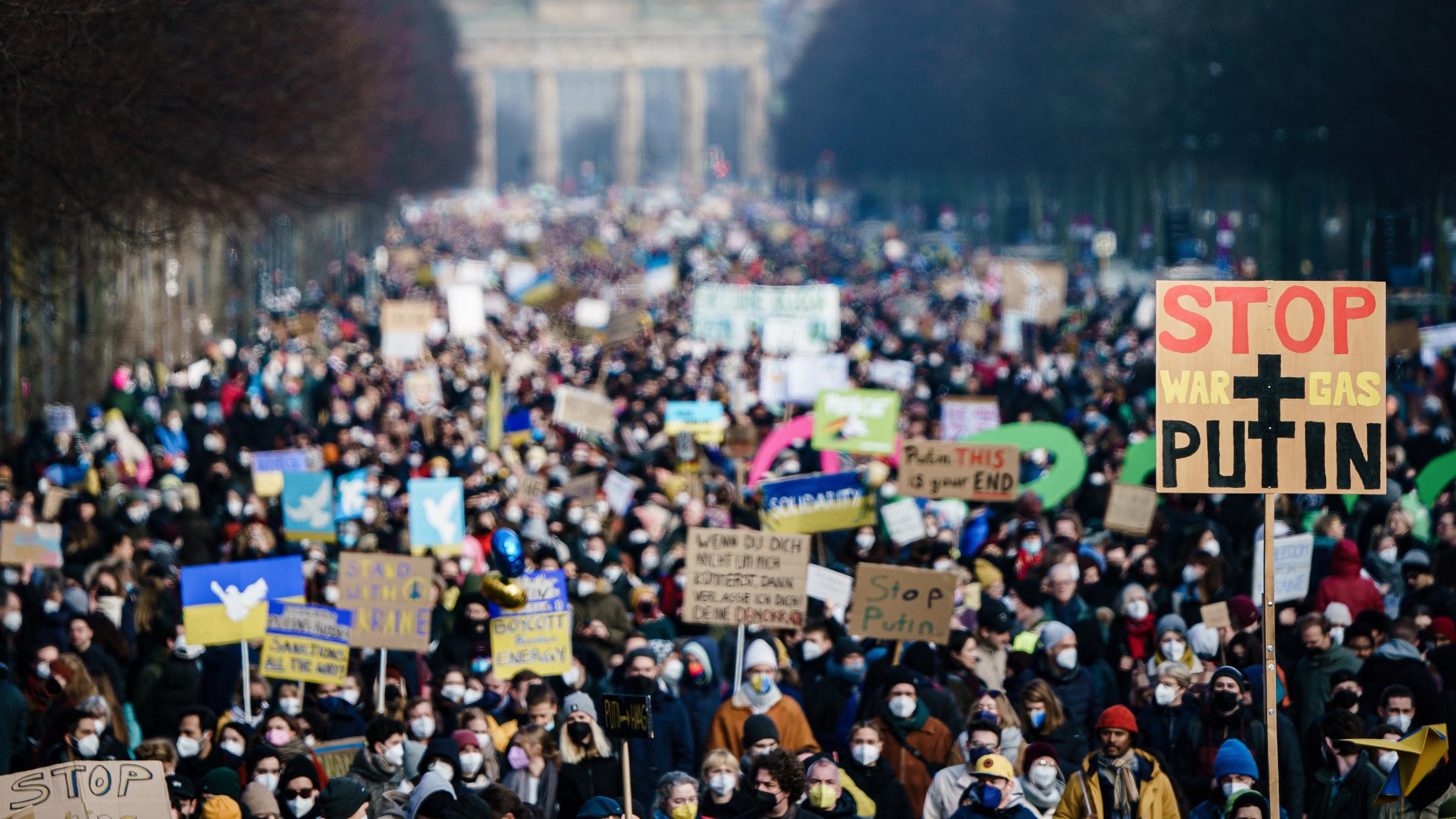 Menschen protestieren in Berlin für Frieden in der Ukraine, 27 Februar 2022