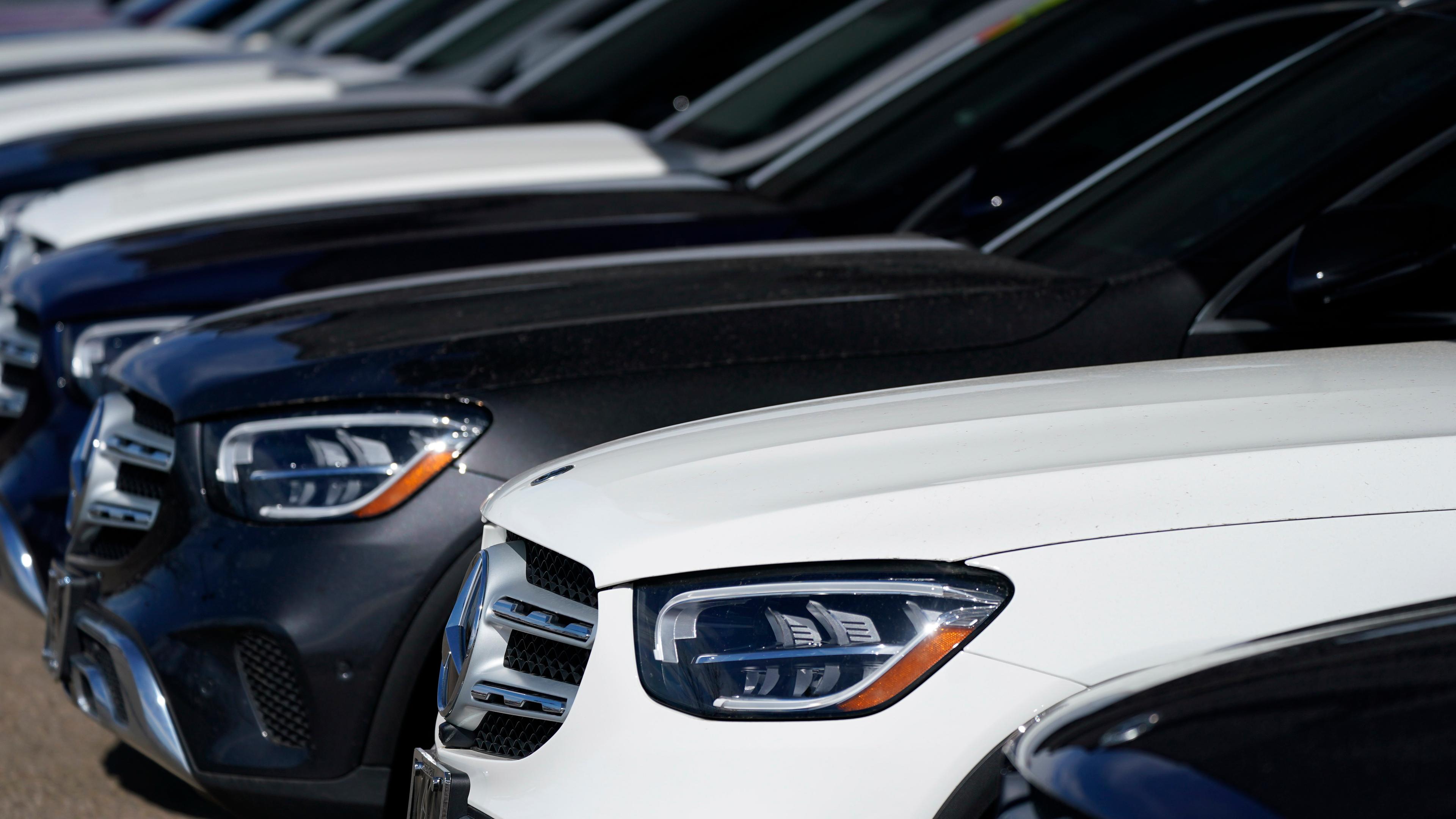 Typical: Mercedes Benz GLC 300 Sport Utility-Fahrzeuge.