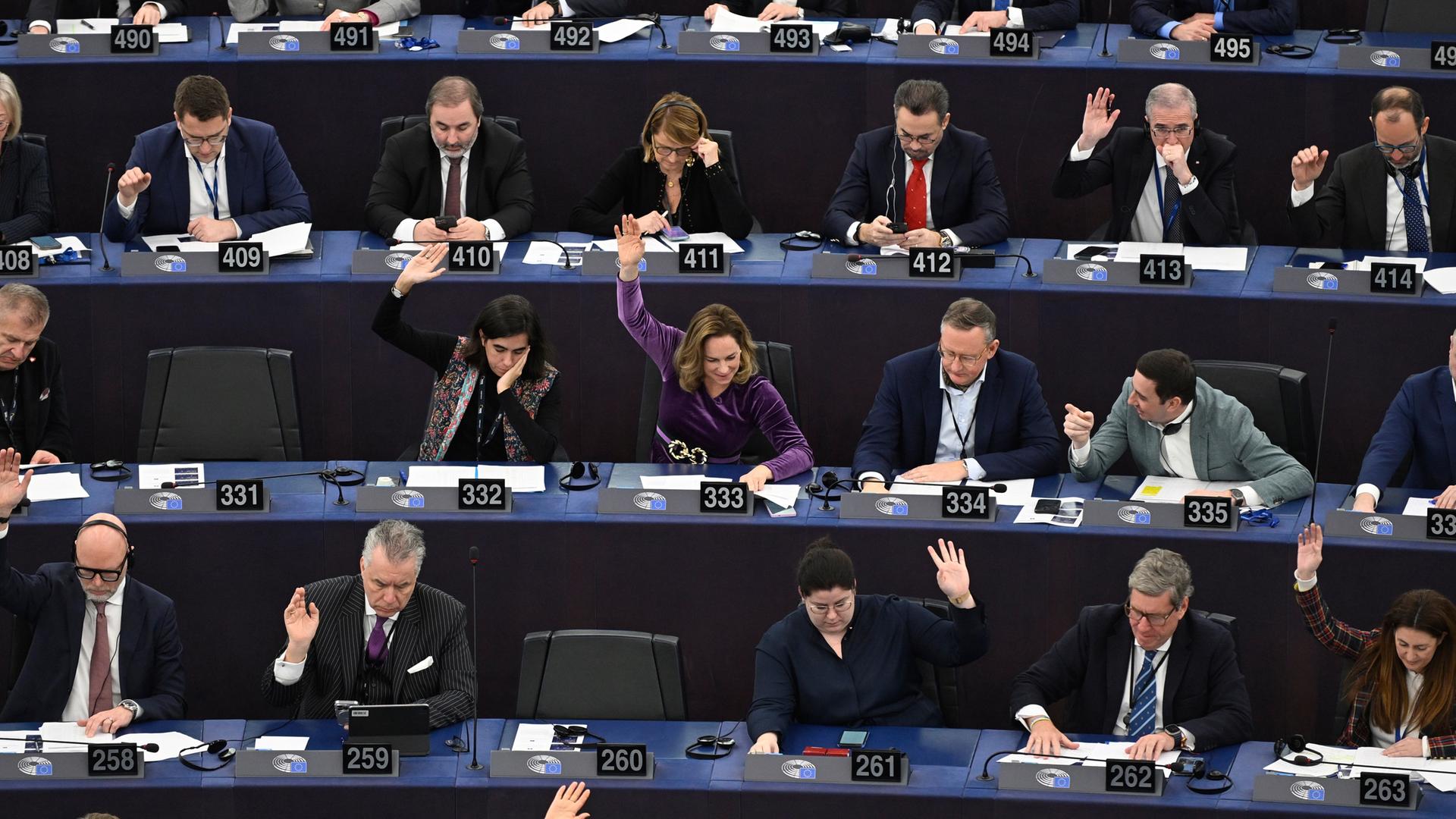 Abgeordnete des Europäischen Parlaments stimmen am 16. Dezember 2025 in Straßburg über das Handelsabkommen zwischen dem Mercosur-Staatenbund und der EU ab.