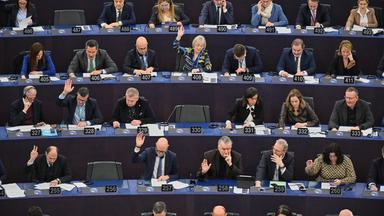 Abgeordnete des Europäischen Parlaments stimmen darüber ab, das EU-Freihandelsabkommen mit Ländern des südamerikanischen Staatenbunds Mercosur dem Gerichtshof der Europäischen Union (EuGH) vorzulegen.