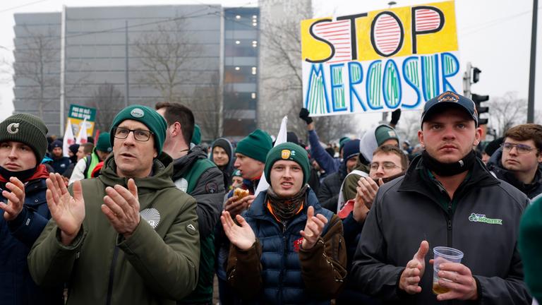 Europäische Landwirte während den Protesten vor dem Europäischen Parlament in Straßburg am 21.01.2026.