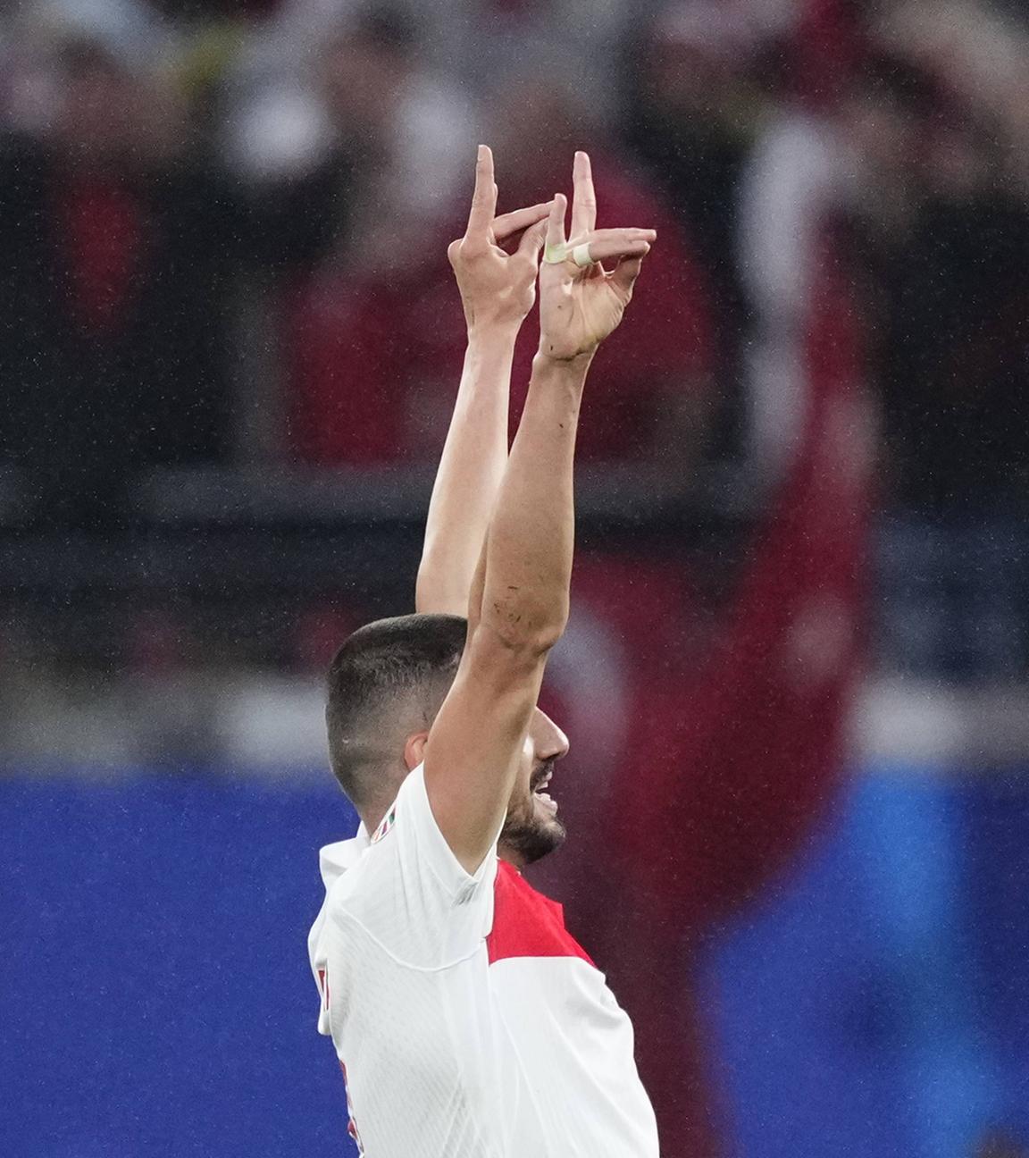 Merih Demiral von der Türkei (r.) jubelt nach seinem zweiten Treffer zum 0:2, aufgenommen am 02.07.2024
