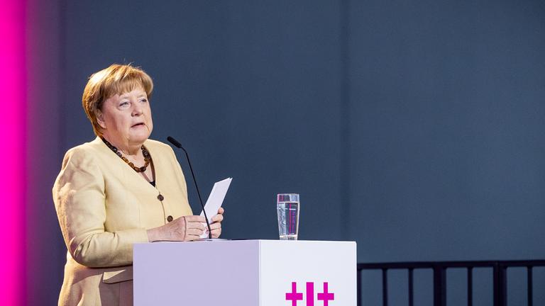 Altkanzlerin Angela Merkel (CDU) spricht auf dem 39. Deutschen Evangelischen Kirchentag, der vom 30.04. bis 04.05.2025 in Hannover stattfindet. 