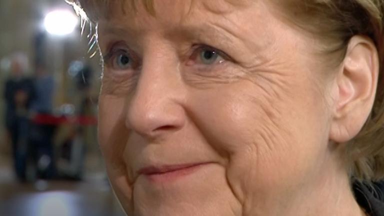 Angela Merkel während eines Interviews mit dem ZDF.