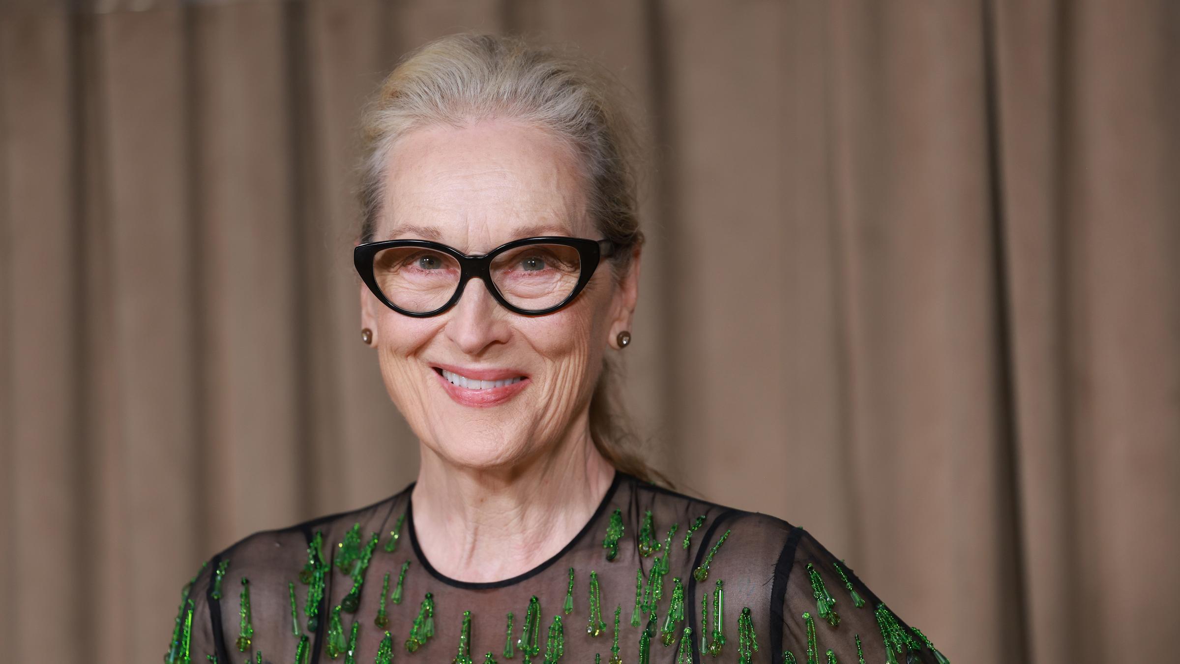 Die US-amerikanische Schauspielerin Meryl Streep posiert auf dem roten Teppich der Albies Awards im Naturhistorischen Museum in London, Großbritannien, am 03.10.2025.