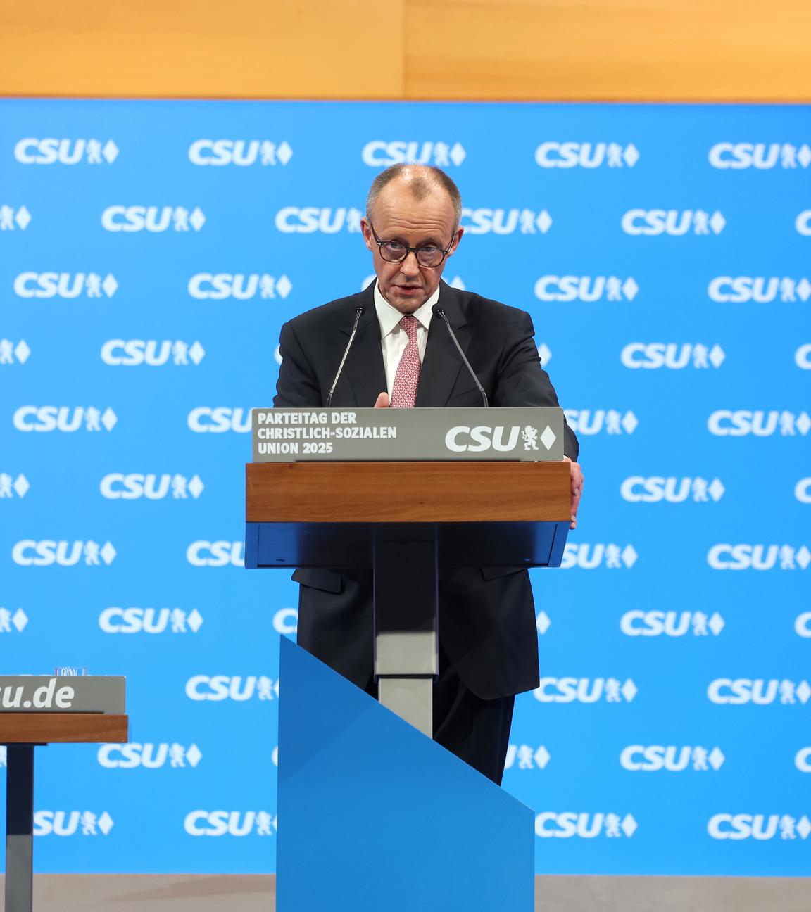 Bundeskanzler Friedrich Merz (CDU) spricht beim Parteitag vor den Delegierten.