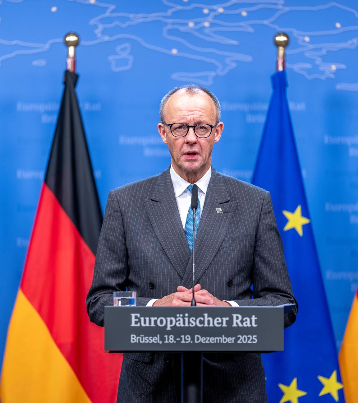 Bundeskanzler Friedrich Merz (CDU) spricht bei der Pressekonferenz nach dem EU-Gipfel. 