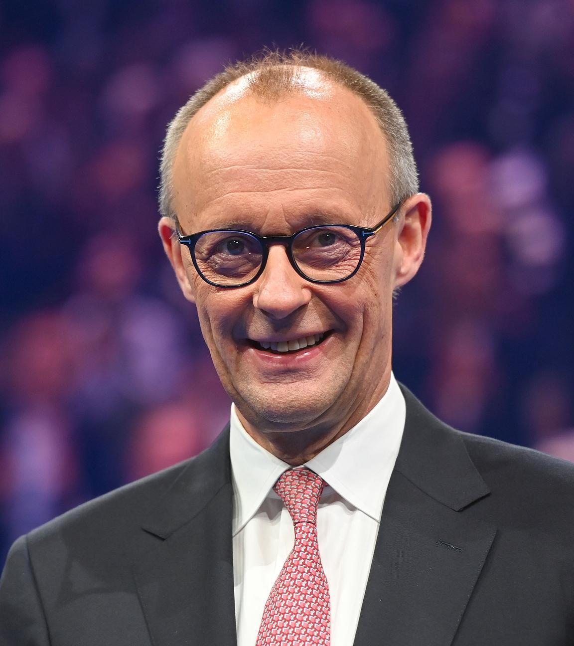 Bundeskanzler Friedrich Merz (CDU) nach seiner Rede auf dem Parteitag der CSU.
