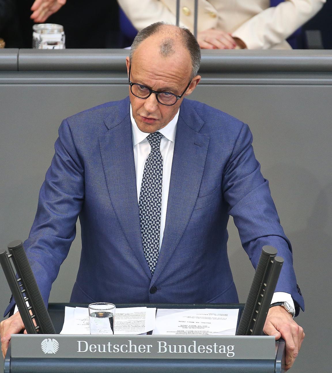 Bundeskanzler Friedrich Merz übt in seiner Regierungserklärung deutliche Kritik an dem Angriff der USA auf den Iran.