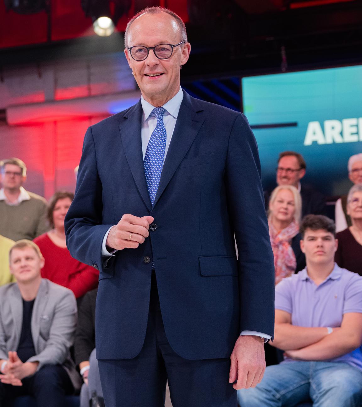 Bundeskanzler Friedrich Merz im Austausch mit Bürgern in der ARD-Sendung "Arena"