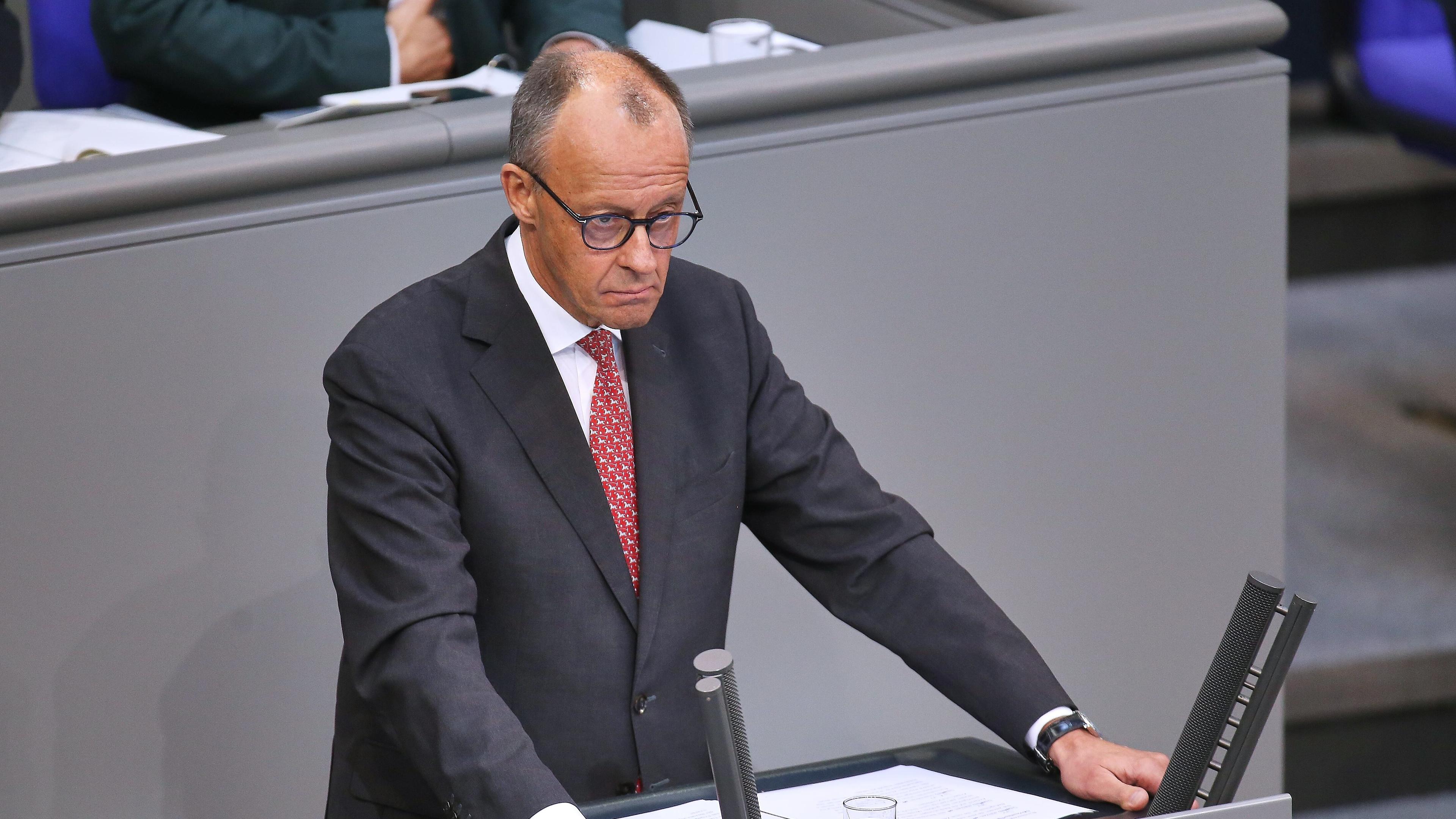 Bundeskanzler Friedrich Merz (CDU) hält eine Rede in der Generaldebatte