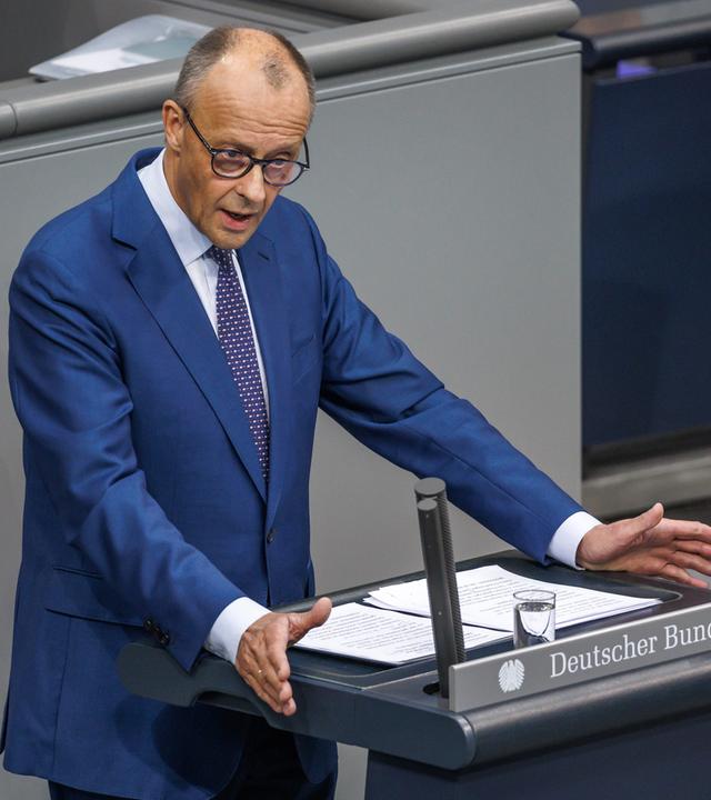 Bundeskanzler Friedrich Merz (CDU) im Deutschen Bundestag in Berlin.