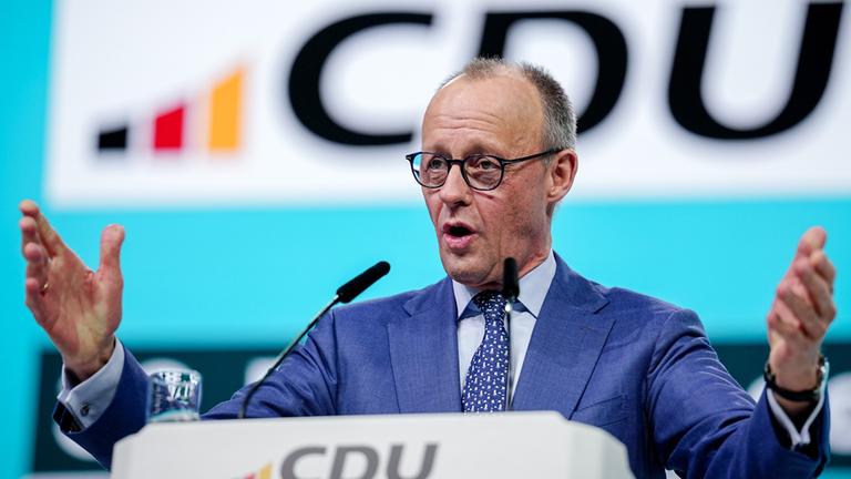 Friedrich Merz hält während des CDU-Bundesparteitags 2026 in Stuttgart am 21.02.2026 eine Rede.