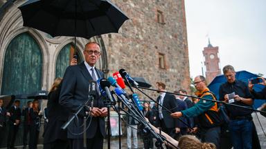 Friedrich Merz gibt am 26. Juli 2026 vor der St.-Marien-Kirche eine Erklärung ab.