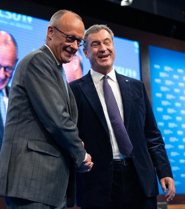 Zu sehen sind Friedrich Merz und Markus Söder auf dem CSU-Parteitag in München.