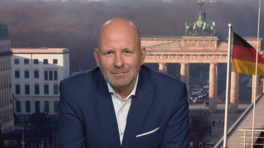 Mathis Feldhoff vor dem Brandenburger Tor