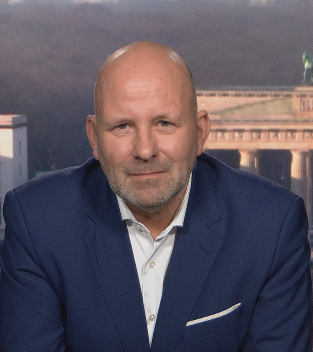 Mathis Feldhoff vor dem Brandenburger Tor