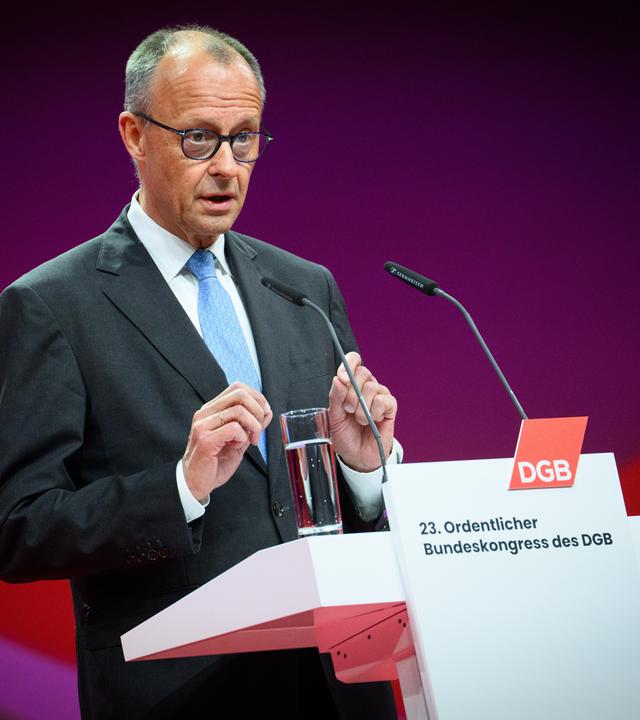 Bundeskanzler Friedrich Merz (CDU) spricht beim 23. Ordentlichen Bundeskongress des Deutschen Gewerkschaftsbundes (DGB) im Estrel Congress Center.