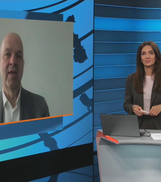 Michael Fratzsche und ZDFheute live-Moderatorin Jessica Zahedi.