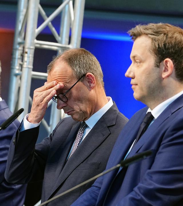  Markus Söder, Friedrich Merz, Lars Klingbeil und Saskia Esken geben eine Pressekonferenz 