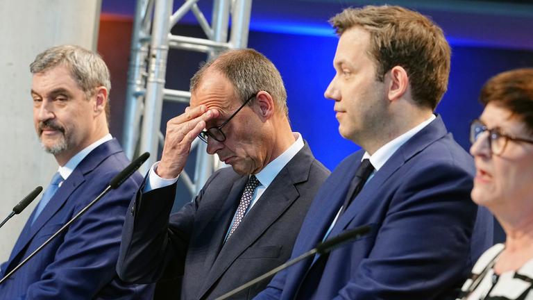  Markus Söder, Friedrich Merz, Lars Klingbeil und Saskia Esken geben eine Pressekonferenz 