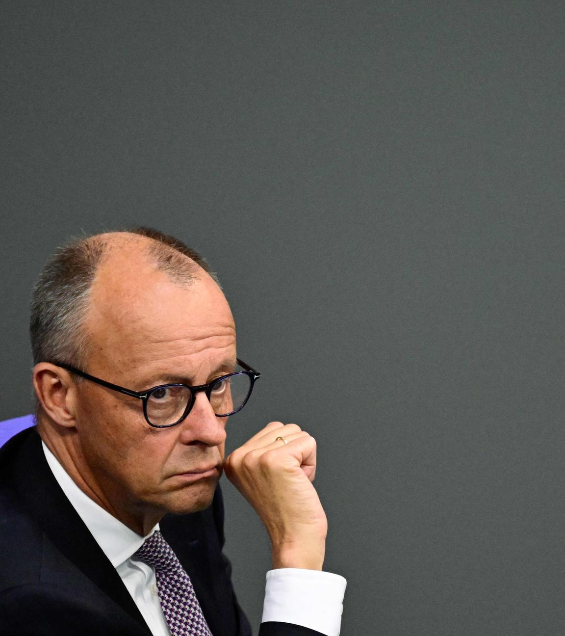 Deutschland, Berlin: Bundeskanzler Merz bei einer Sitzung im Bundestag.