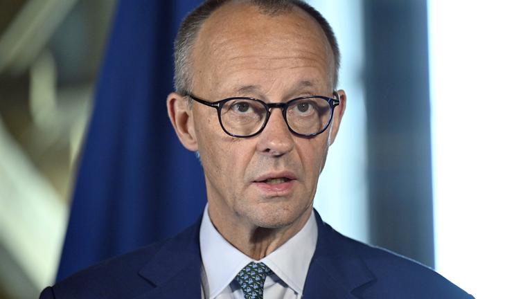 27.05.2025, Finnland, Turku: Bundeskanzler Friedrich Merz (CDU) spricht auf einer gemeinsamen Pressekonferenz mit dem finnischen Ministerpräsidenten Orpo in Turku.
