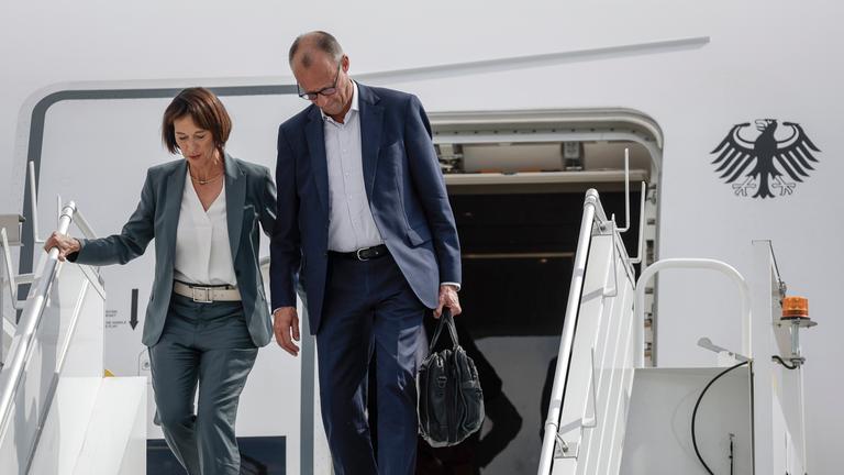 Ankunft der Staatsoberhäupter zum G7-Gipfel am Flughafen in Calgary