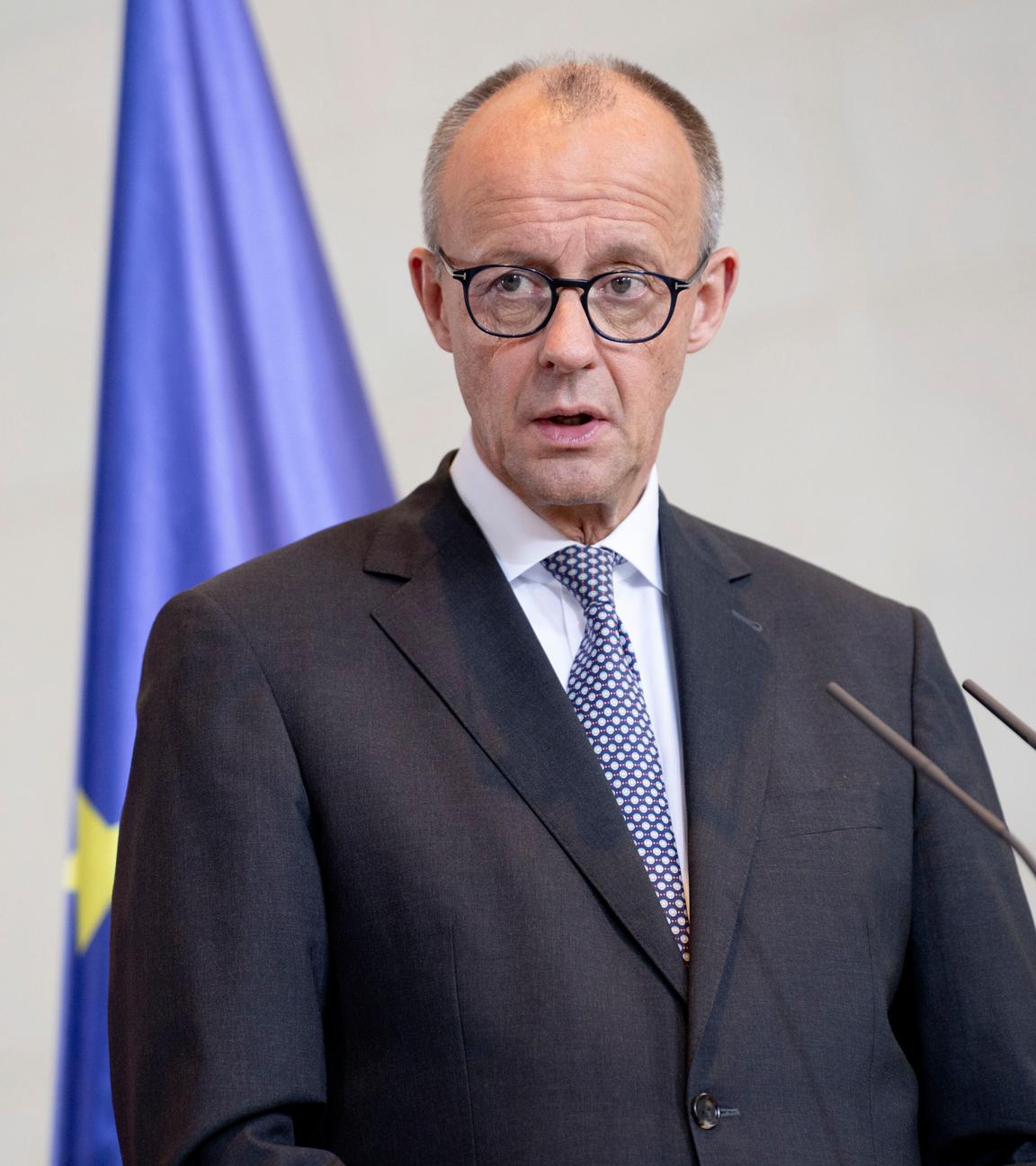 Friedrich Merz beim Empfang des Koenigs von Jordanien mit militaerischen Ehren zu einem gemeinsamen Gespraech mit anschliessendem Pressestatement im Bundeskanzleramt. Berlin, 29.07.2025